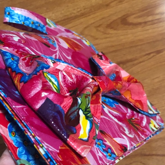 Mary Jane Bags Oilcloth Bag Clutch 3D Bow Detail Floral Fuchsia Wristlet - Picture 10 of 14